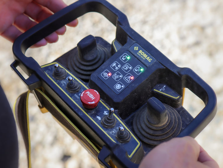 The operator has everything in view on the display.