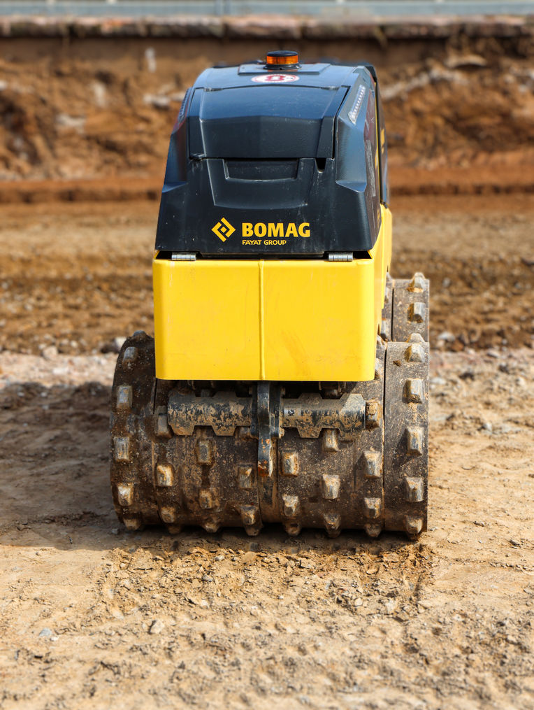 Flexible working widths and tasks.